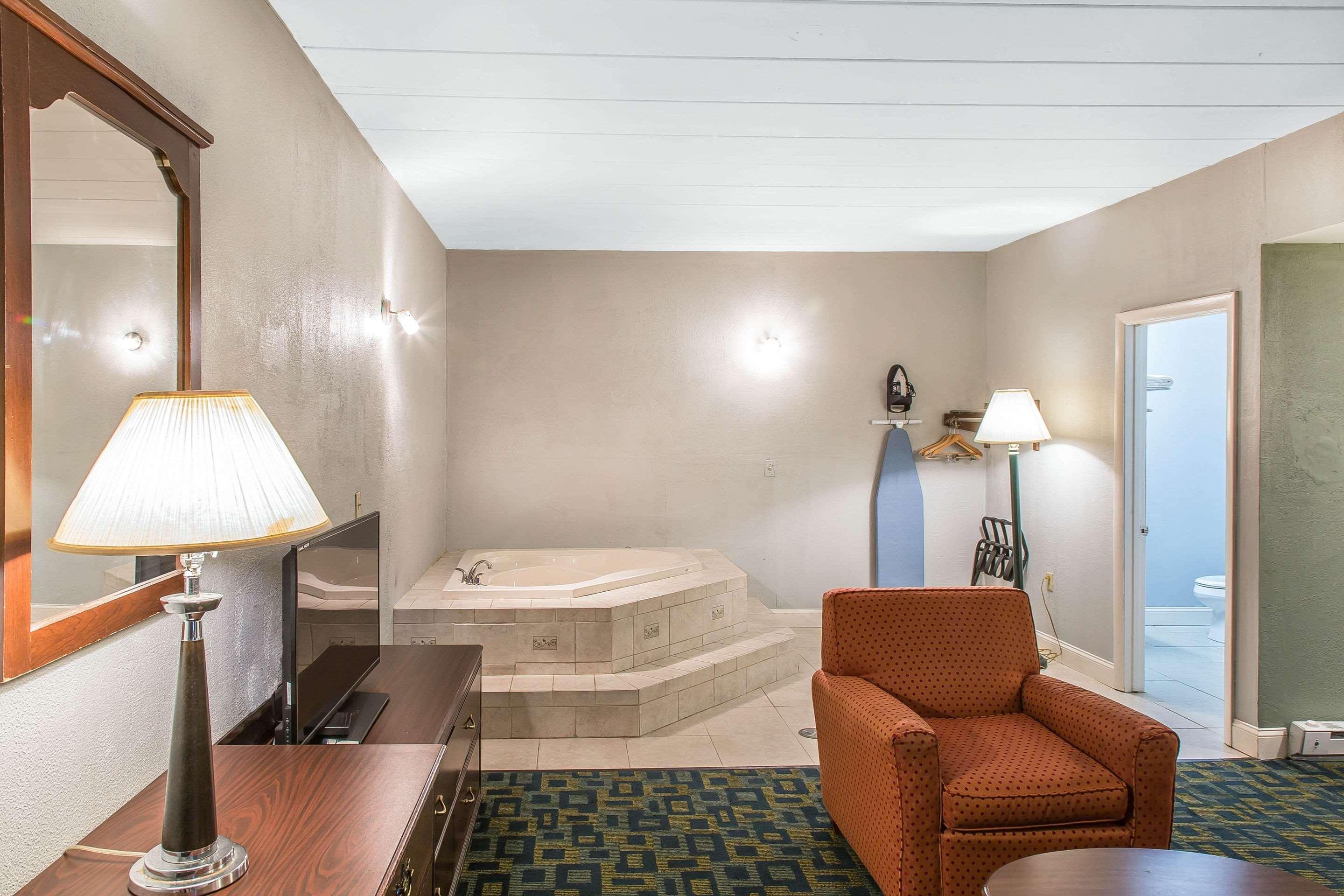 Econo Lodge Cranston - Providence Esterno foto