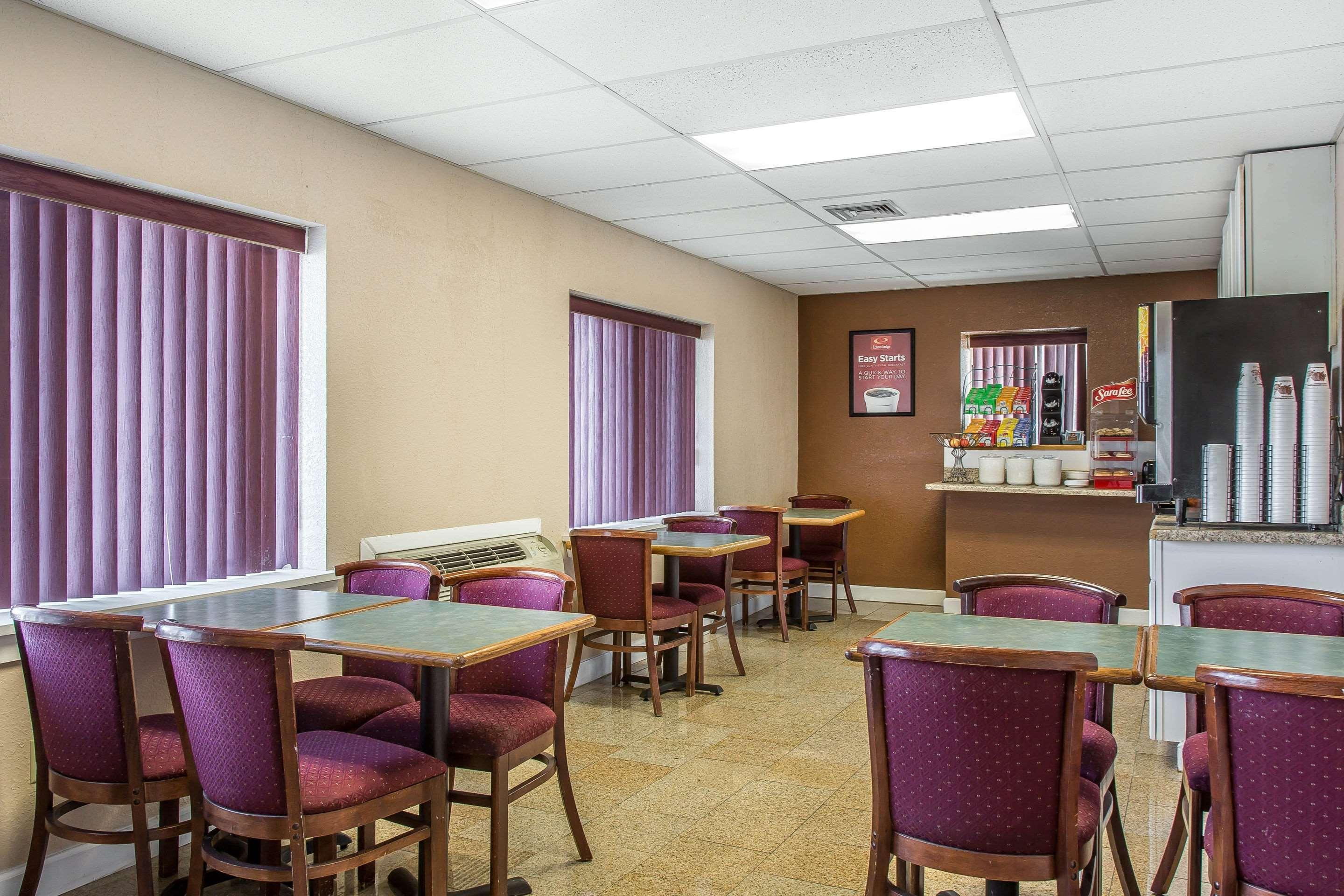 Econo Lodge Cranston - Providence Esterno foto