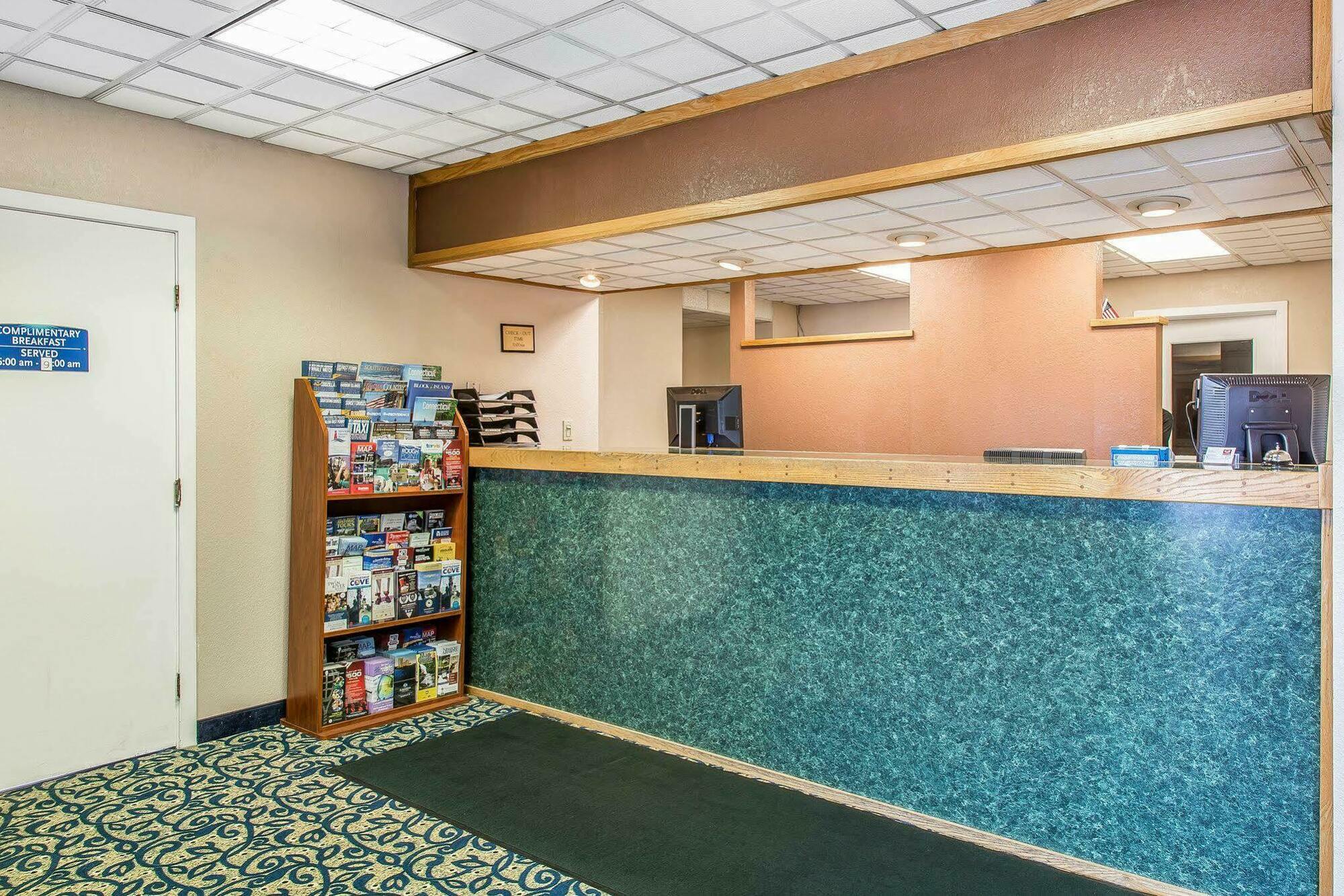 Econo Lodge Cranston - Providence Esterno foto